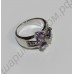 Кольцо с тремя фиолетовыми сердечками и дорожками из фианитов, покрытое платиной